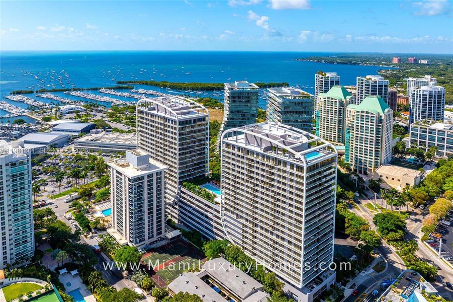 Condo located in Miami, FL showcasing its design and architecture (Image 31).
