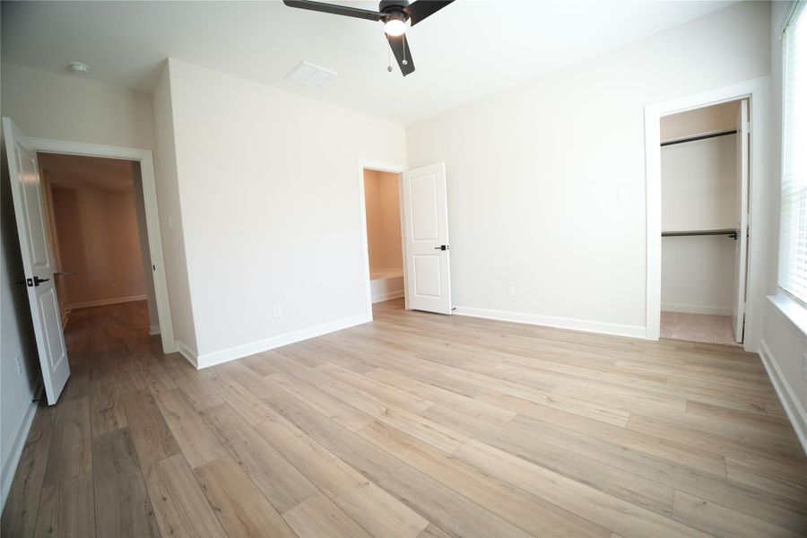 Spacious, unfurnished interior of a new home in Wedgewood Forest, Conroe (Image 25). Spacious, unfurnished interior of a new home in Wedgewood Forest, Conroe (Image 25).