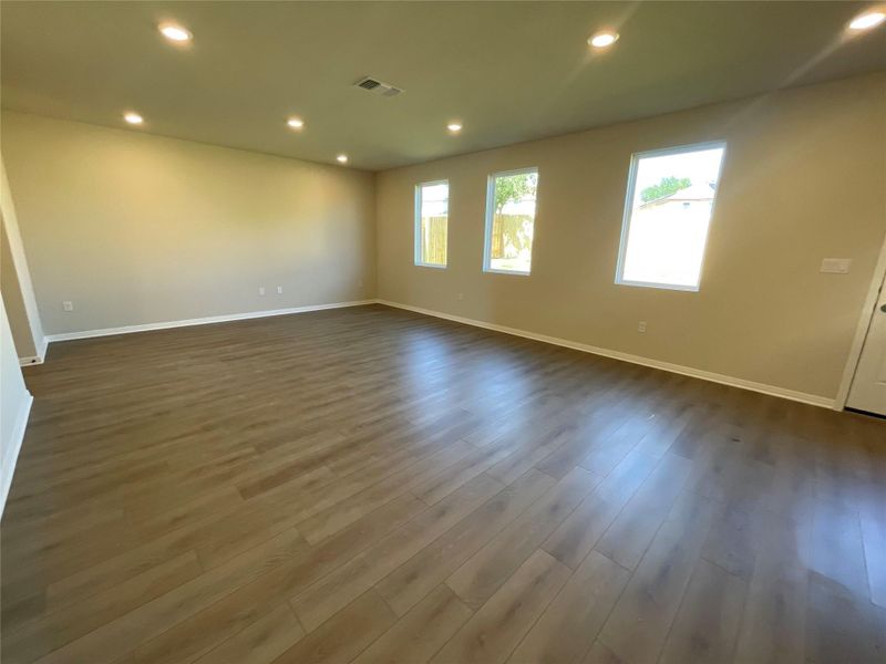 Spacious, unfurnished interior of a new home in Covered Bridge, Hutto (Image 20). Spacious, unfurnished interior of a new home in Covered Bridge, Hutto (Image 20).