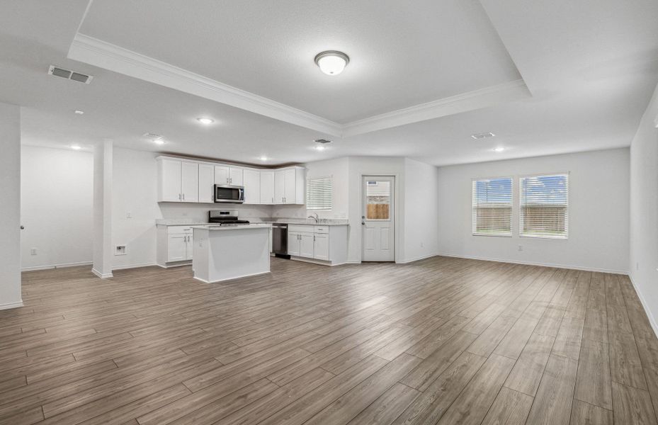 Representative unfurnished interior of a home built from the Killeen by Centex in Cottonwood, Howe (Image 10).