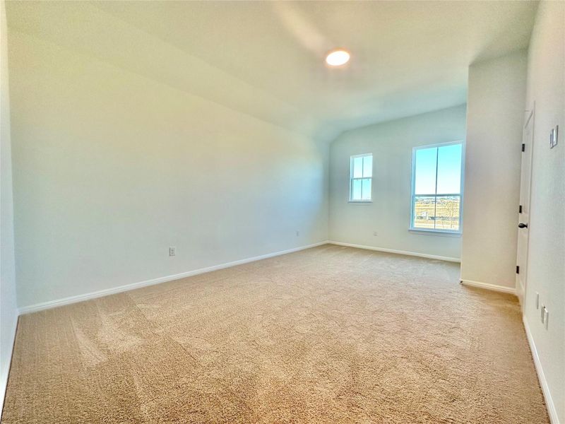 Spacious, unfurnished interior of a new home in Porter Country, Buda (Image 8).