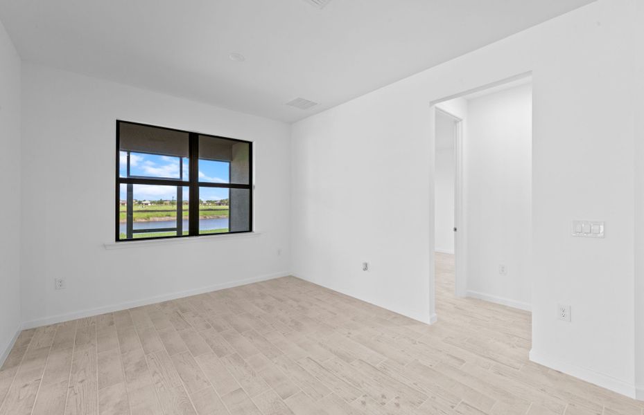Spacious, unfurnished interior of a new home in Del Webb Naples, Immokalee (Image 32).