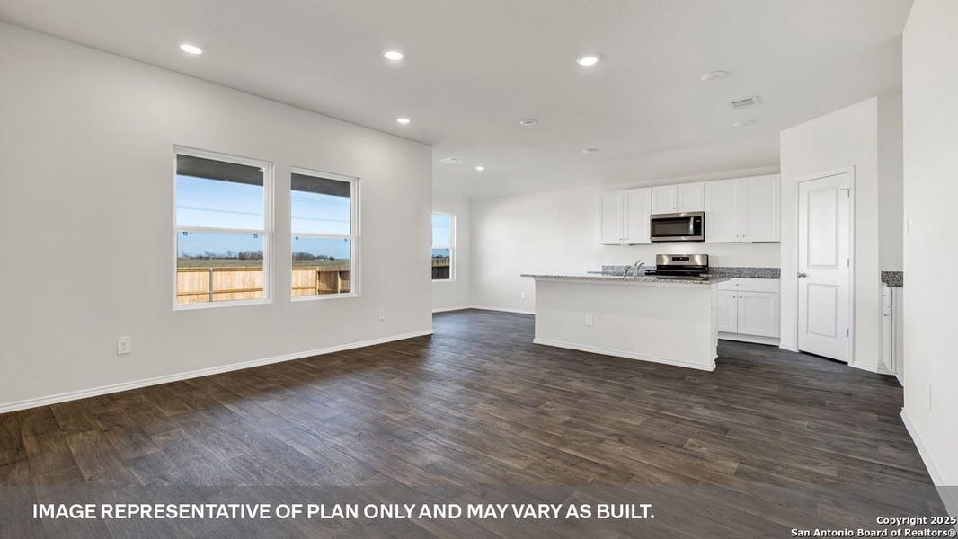 Spacious, unfurnished interior of a new home in Navarro Fields, Seguin (Image 12).