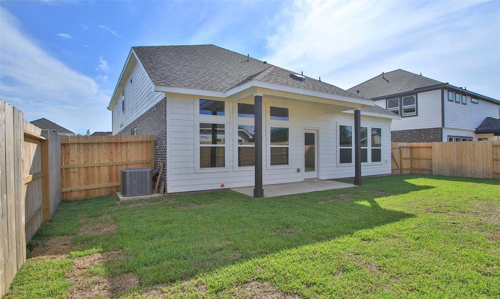 Front exterior of a new home in Ellis Cove, Seabrook, TX, highlighting curb appeal (Image 2).