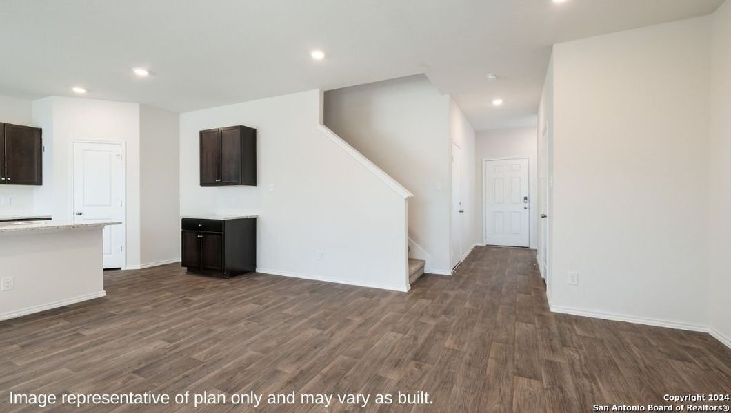 Spacious, unfurnished interior of a new home in Langdon, San Antonio (Image 10).