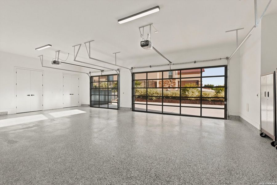 Spacious, unfurnished interior of a new home in , San Antonio (Image 26).