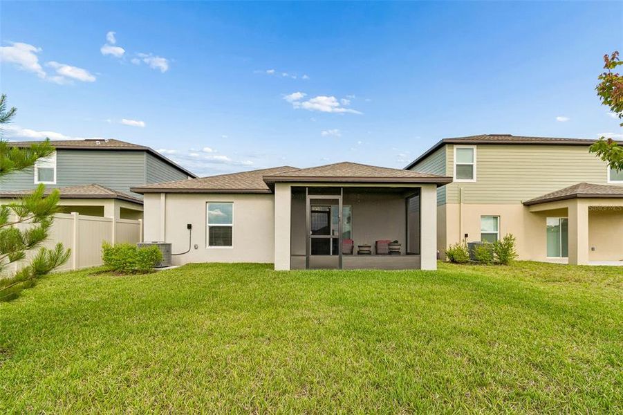 Exterior details and patio area of a home in Park East, Plant City (Image 28).