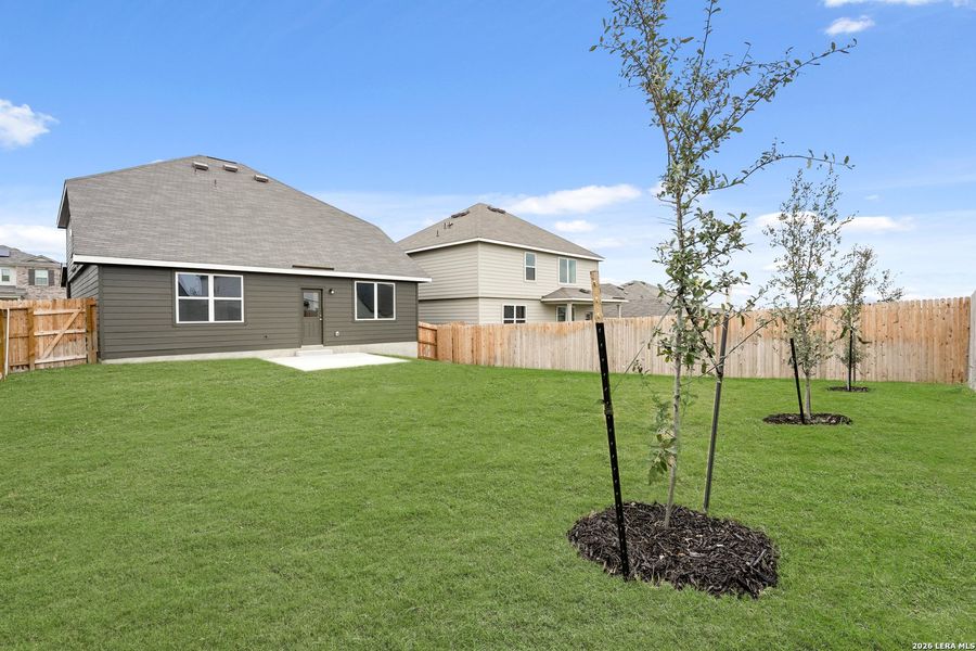 Exterior details and patio area of a home in Cinco Lakes, San Antonio (Image 3).