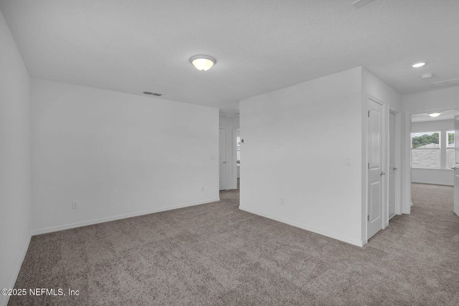 Spacious, unfurnished interior of a new home in Wells Landing, Jacksonville (Image 14).