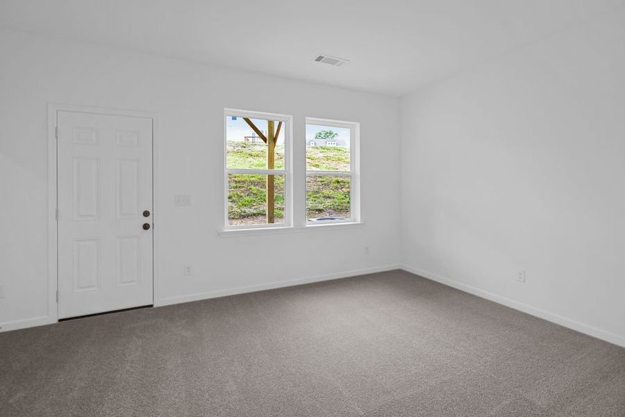 Spacious, unfurnished interior of a new home in Rosewood Farm, Lawrenceville (Image 17).