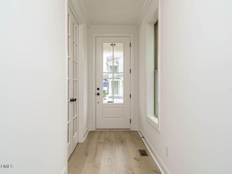 005-1280x960-foyer