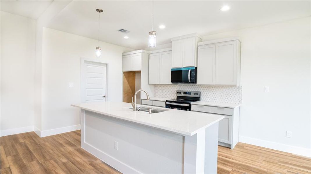 Furnished interior view inside a new home in , Alvarado (Image 7).