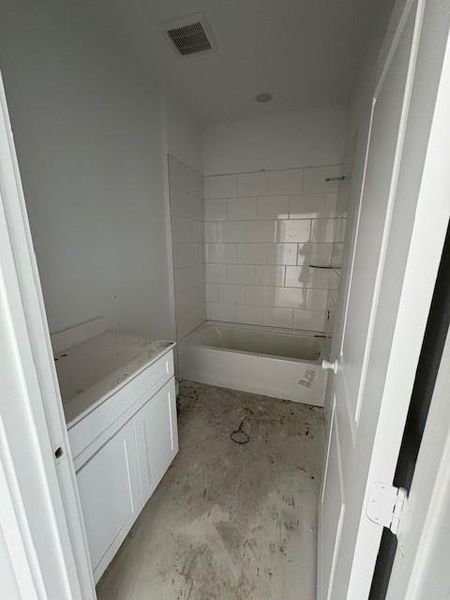 First Floor Guest Suite Bath