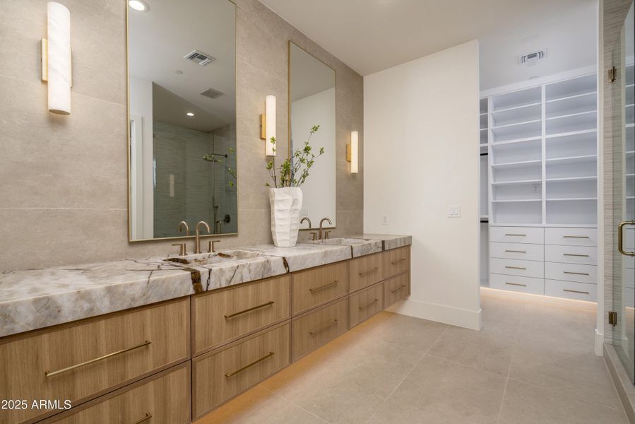 2nd Primary Bath and Walk-in