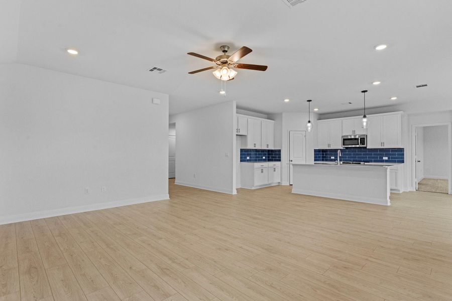 Spacious, unfurnished interior of a new home in Riverview, Georgetown (Image 30).