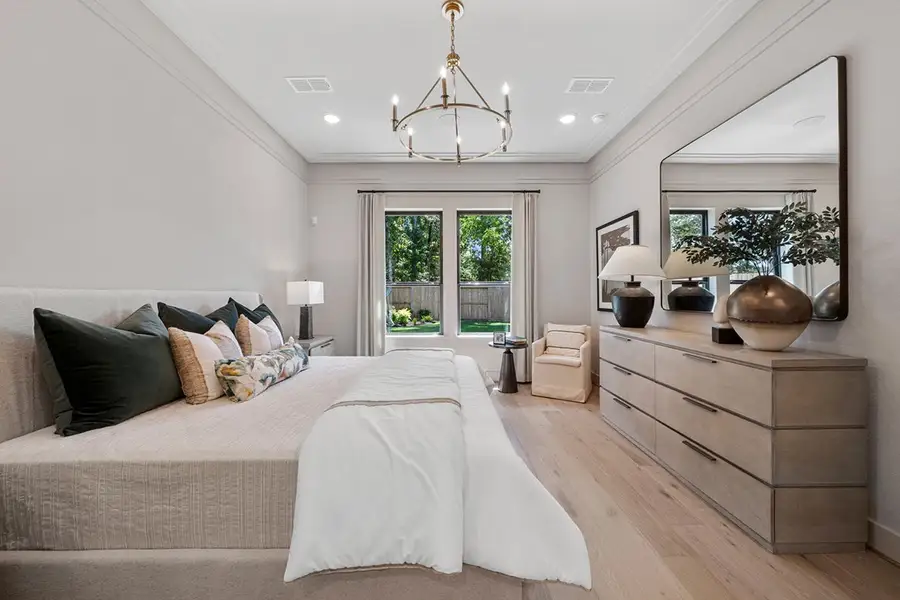 Furnished interior view inside a new home in The Highlands 50', Porter (Image 25).