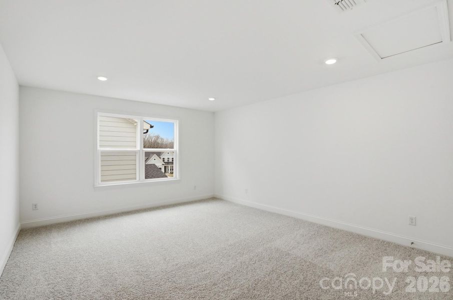 Spacious, unfurnished interior of a new home in Forest Creek, Waxhaw (Image 39).
