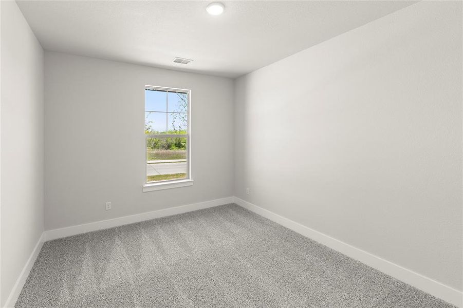 Spacious, unfurnished interior of a new home in Somerset Park, Rockwall (Image 23).