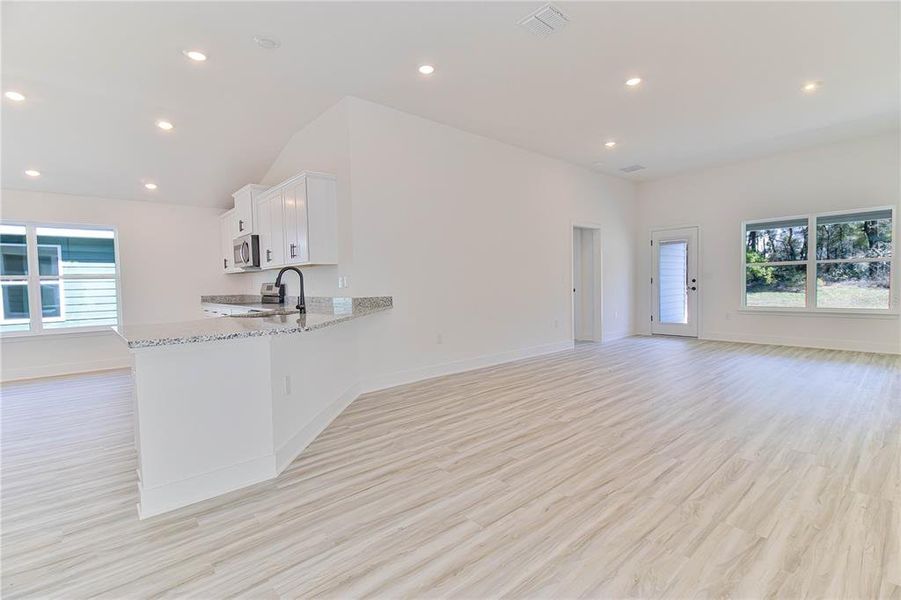 Spacious, unfurnished interior of a new home in Briarwood, Alachua (Image 12).