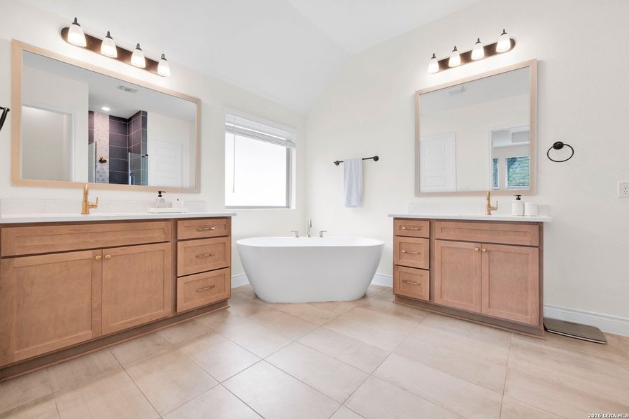 Furnished interior view inside a new home in , Boerne (Image 30).