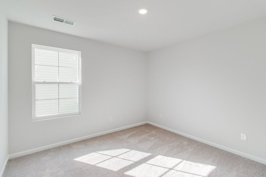 Spacious, unfurnished interior of a new home in Bluefield, Lexington (Image 33).