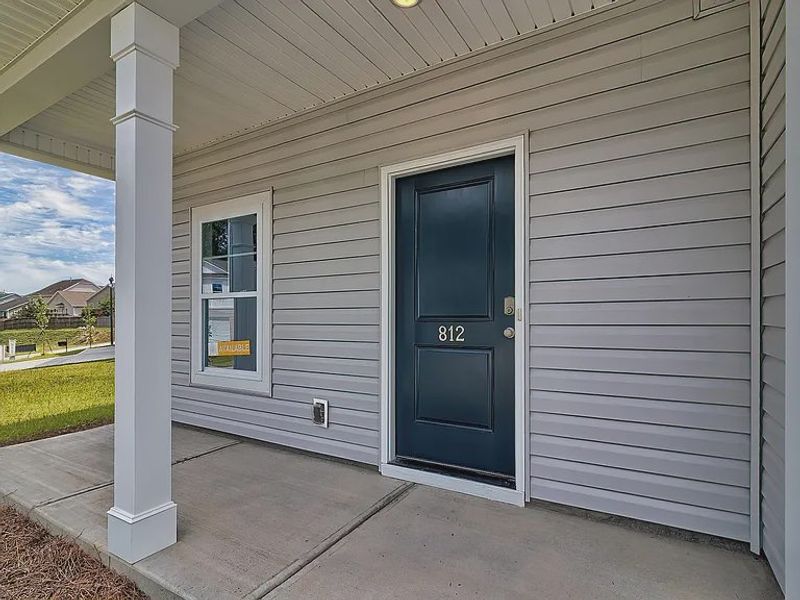 Exterior details and patio area of a home in Emanuel Creek, West Columbia (Image 2).