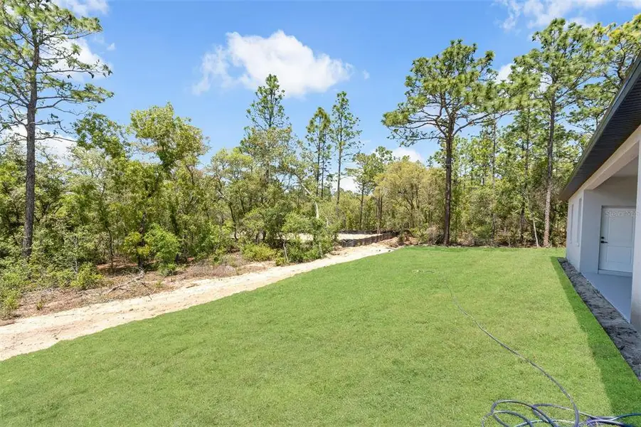 Exterior details and patio area of a home in , Citrus Springs (Image 4).