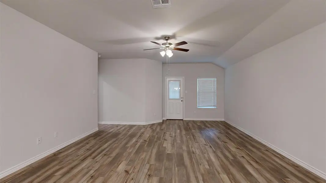 Spacious, unfurnished interior of a new home in Village at Nolan Heights, Harker Heights (Image 19).