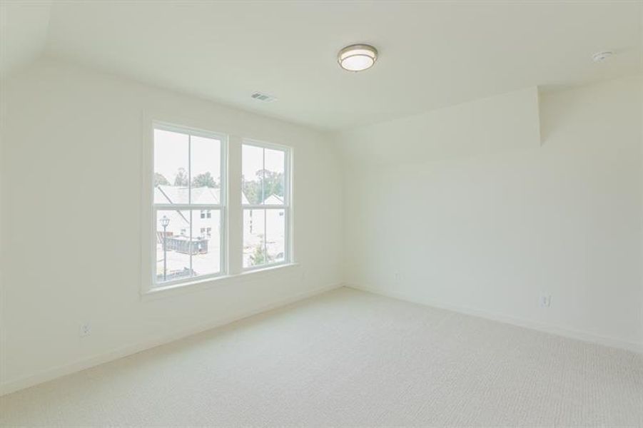 Spacious, unfurnished interior of a new home in , Gainesville (Image 24).