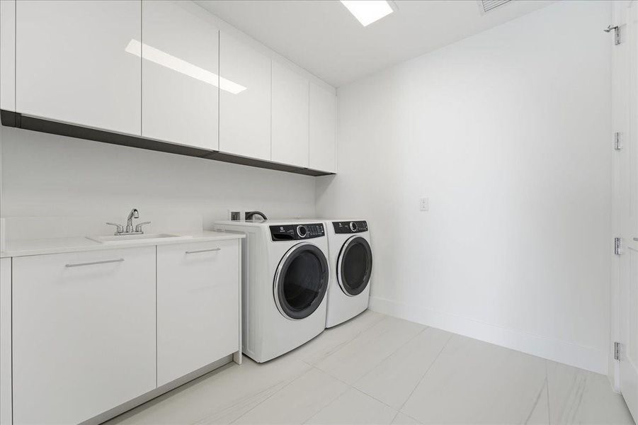 Furnished interior view inside a new home in , Fort Lauderdale (Image 14).