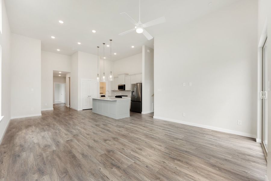 Spacious, unfurnished interior of a new home in Cottonwood Creek, Rowlett (Image 26).