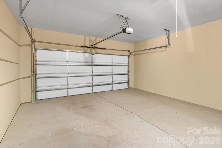 Spacious, unfurnished interior of a new home in Elizabeth, Fort Mill (Image 18).