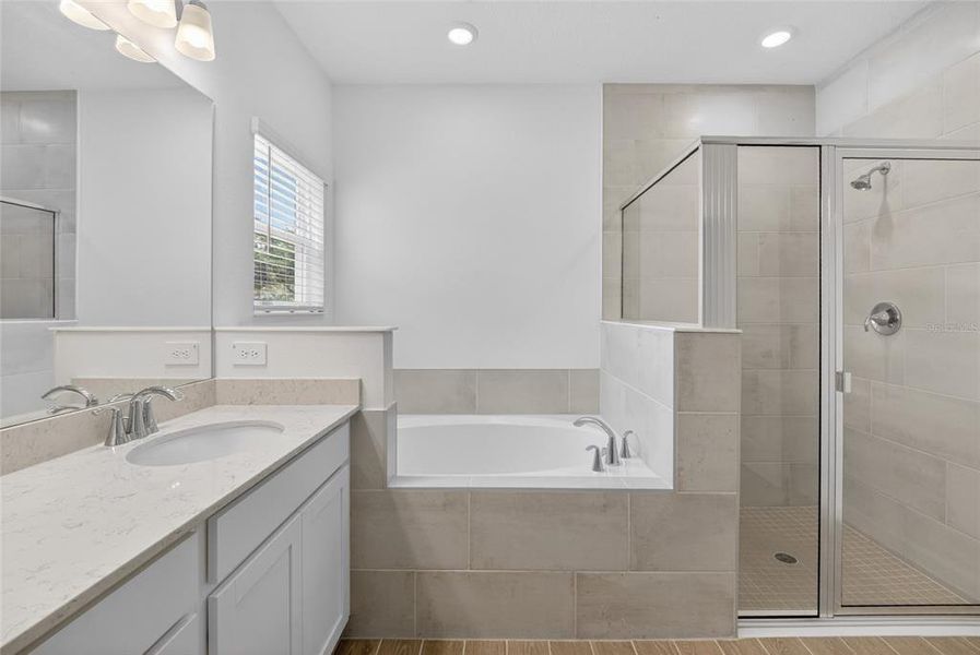 Furnished interior view inside a new home in , Dunnellon (Image 11).