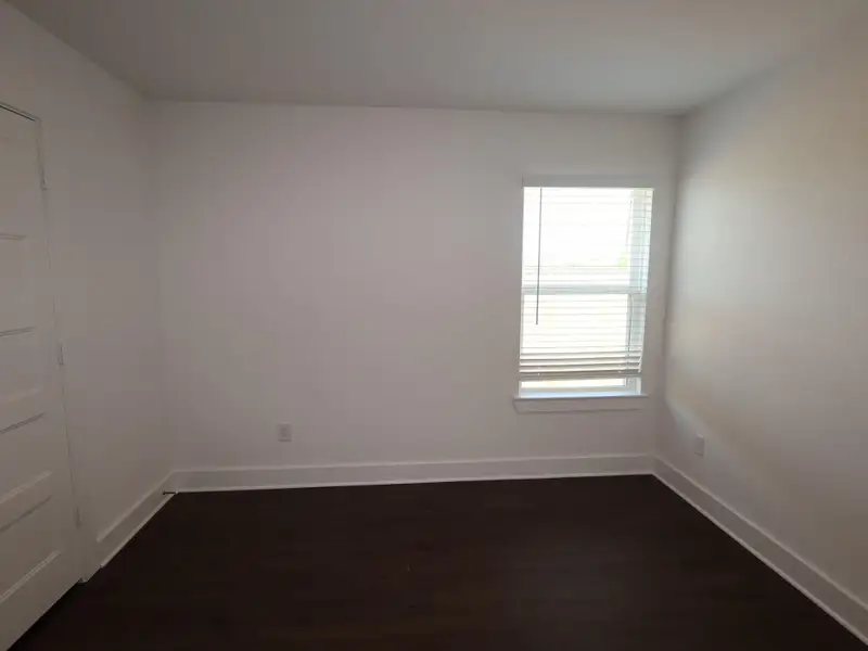 Spacious, unfurnished interior of a new home in Hallimore Ranch, Rosenberg (Image 19).