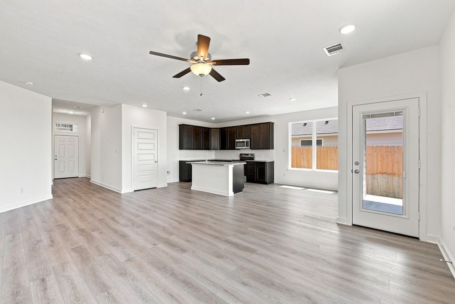 Spacious, unfurnished interior of a new home in Pleasant Hill, Bryan (Image 7). Spacious, unfurnished interior of a new home in Pleasant Hill, Bryan (Image 7).
