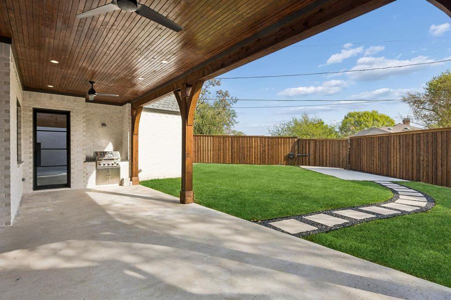 Exterior details and patio area of a home in , Dallas (Image 3).