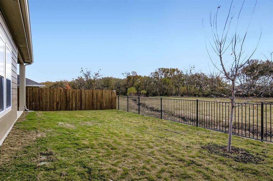 Exterior details and patio area of a home in Ambergrove, Royse City (Image 4).
