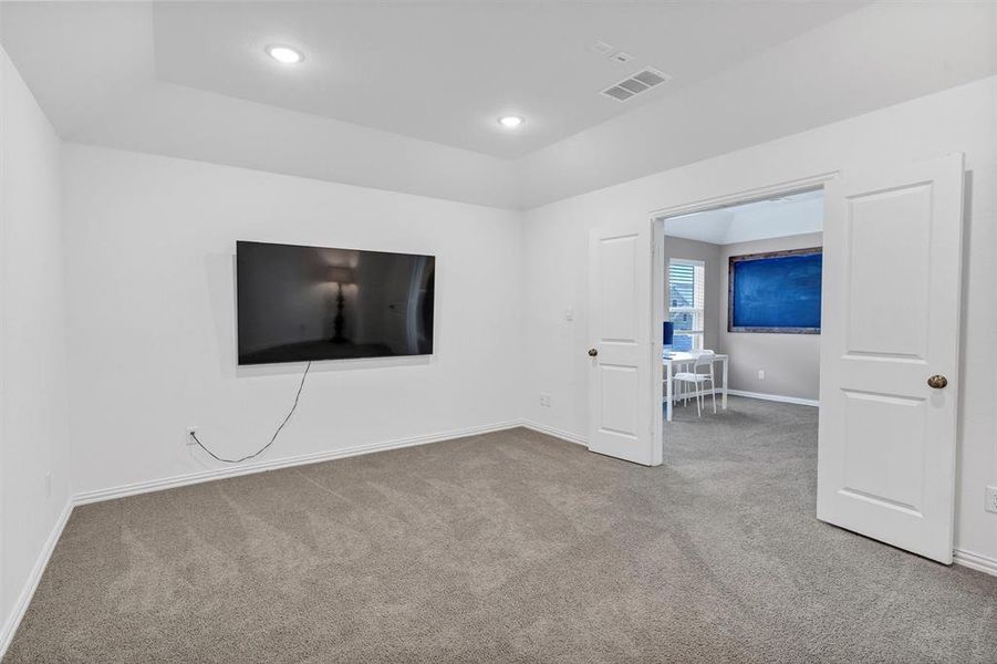 Spacious, unfurnished interior of a new home in , Newark (Image 24).