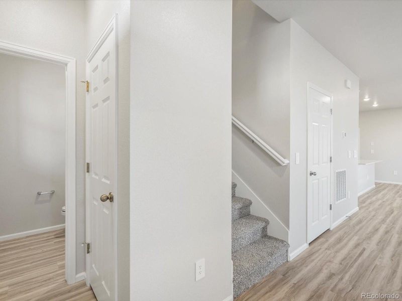 Spacious, unfurnished interior of a new home in Horizon Uptown: The Mountain Collection, Aurora (Image 23). Spacious, unfurnished interior of a new home in Horizon Uptown: The Mountain Collection, Aurora (Image 23).