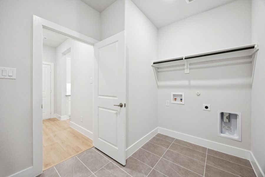 Representative unfurnished interior of a home built from the Belmont by Centre Living Homes in Ellis Ranch Estates, Waxahachie (Image 28).