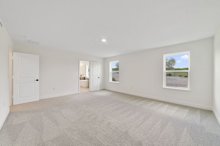Spacious, unfurnished interior of a new home in Vintner Reserve, Clermont (Image 23).