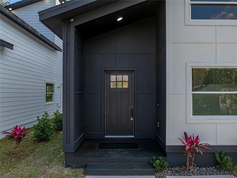 Exterior details and patio area of a home in , Lakeland (Image 4).