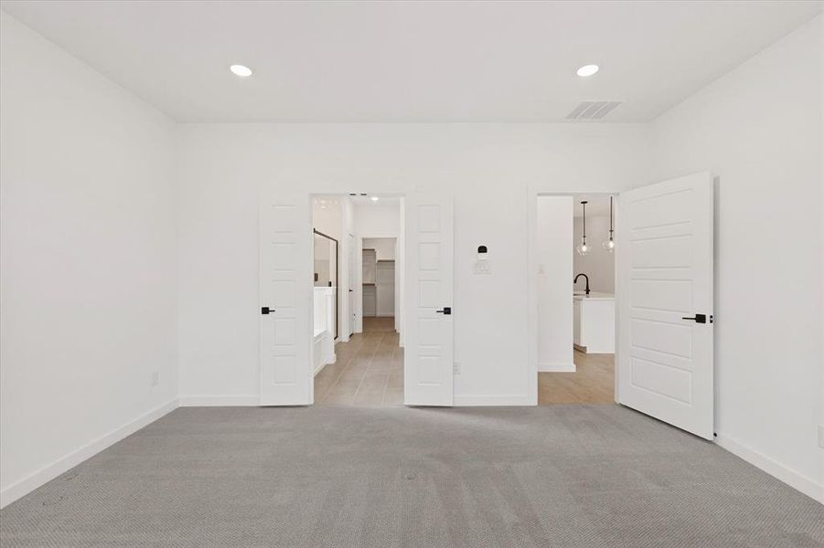 Spacious, unfurnished interior of a new home in Talon Hills, Saginaw (Image 12).
