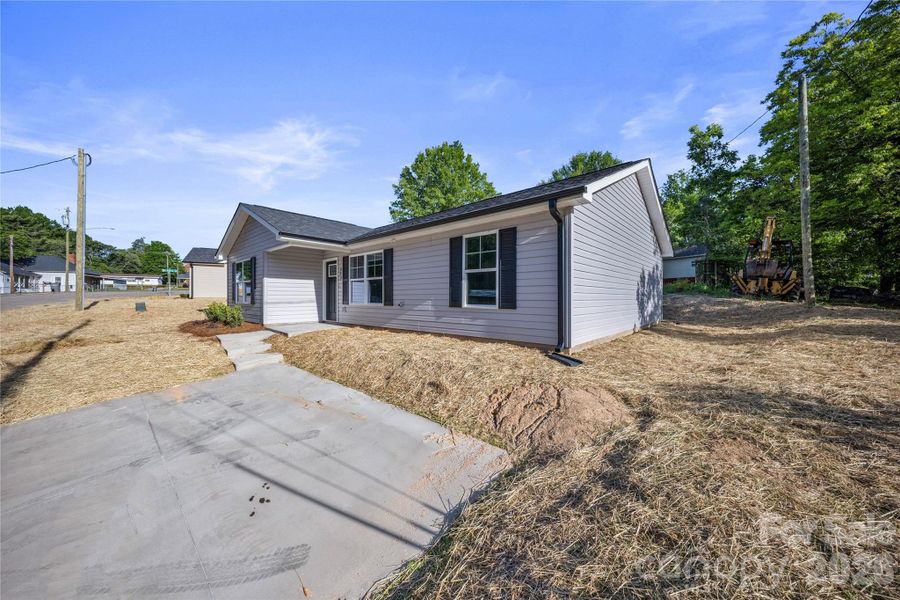 Exterior details and patio area of a home in , Kannapolis (Image 13).