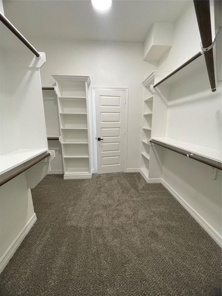 Spacious, unfurnished interior of a new home in , Anahuac (Image 13).