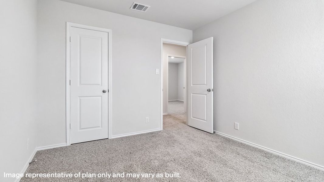 Spacious, unfurnished interior of a new home in Blue Ridge Ranch, San Antonio (Image 30).