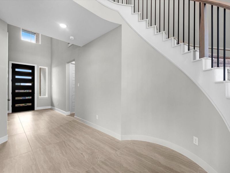 Spacious, unfurnished interior of a new home in Brookewater, Rosenberg (Image 15).