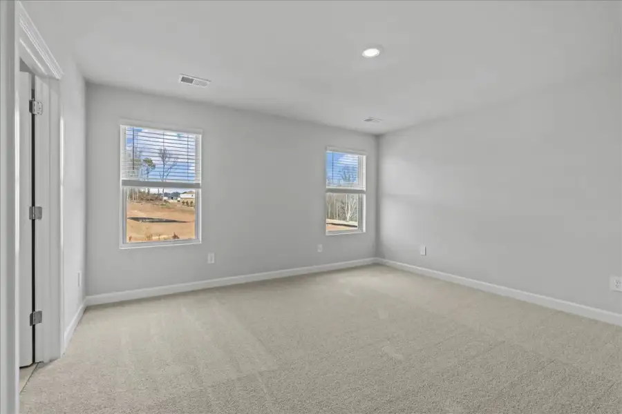Spacious, unfurnished interior of a new home in Creek Ridge - Heritage Collection, Spartanburg (Image 22).