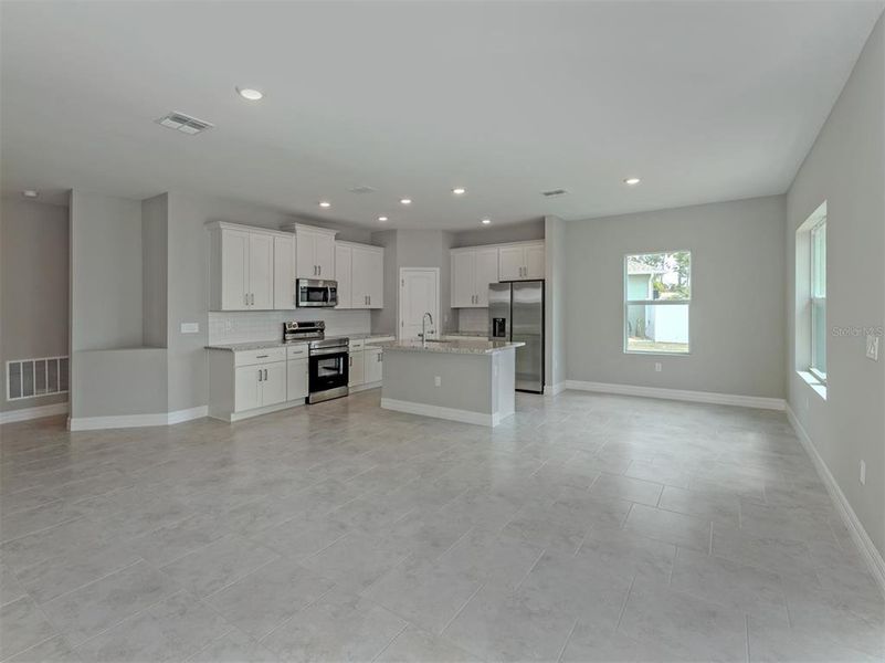 Spacious, unfurnished interior of a new home in , North Port (Image 20).