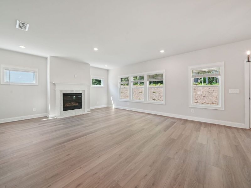 Spacious, unfurnished interior of a new home in Martin Springs - Estate Series, Lawrenceville (Image 13).